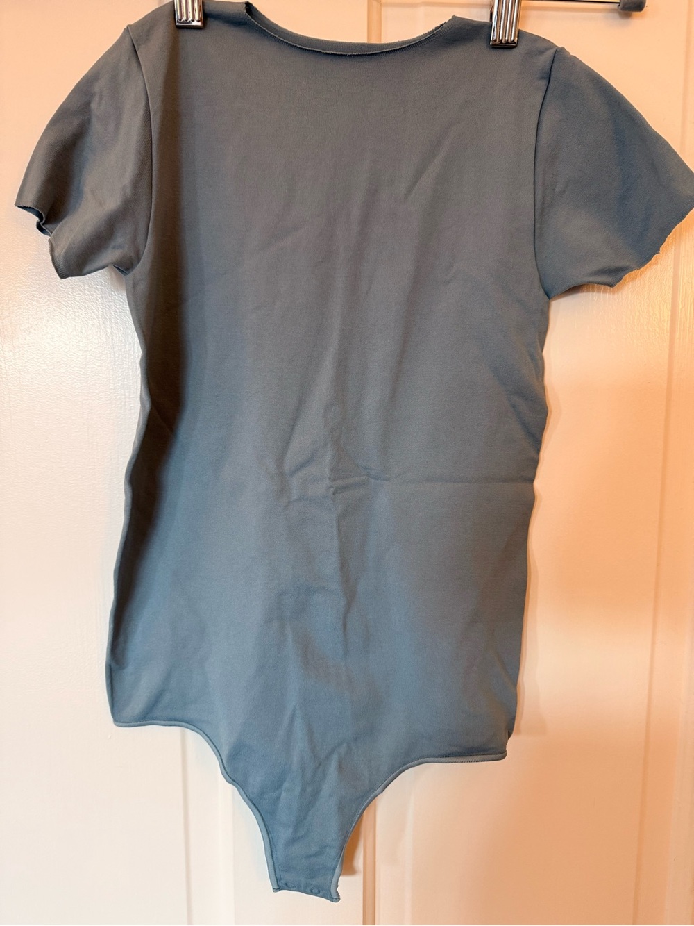 Skims essential short sleeve bodysuit in Arctic color